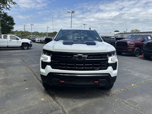 Used 2025 Chevrolet Silverado 1500 LT Trail Boss w/ Convenience Package II AWD/4WD image 8