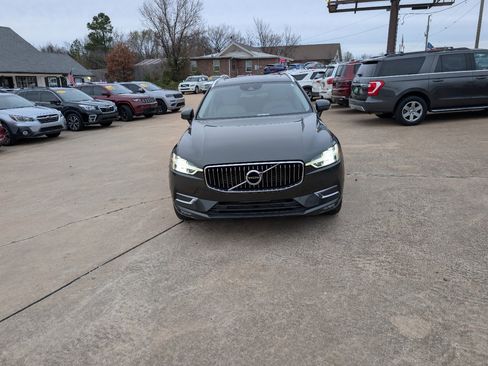 Used 2018 Volvo XC60 T5 Inscription w/ Convenience Package image 2