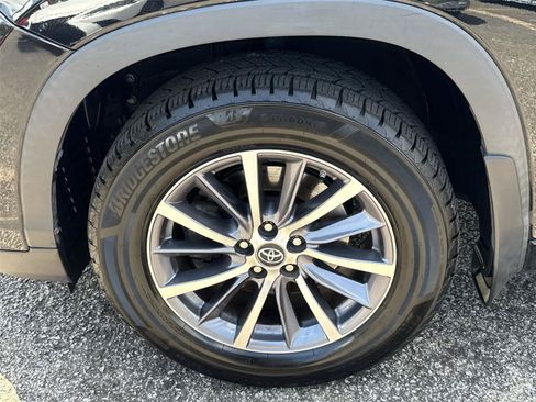 Used 2018 Toyota Highlander XLE AWD/4WD image 10