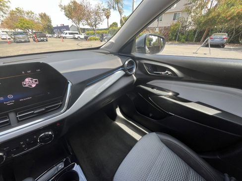 Used 2025 Chevrolet Trax LT w/ LT Convenience Package image 34