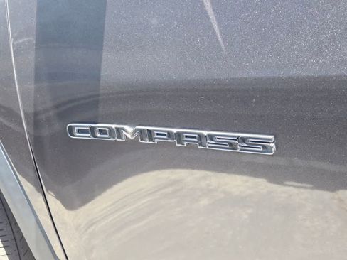 Used 2018 Jeep Compass Latitude FWD image 7