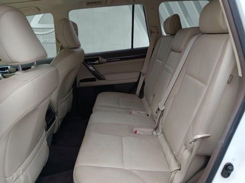 Used 2016 Lexus GX 460 w/ Premium Package image 10