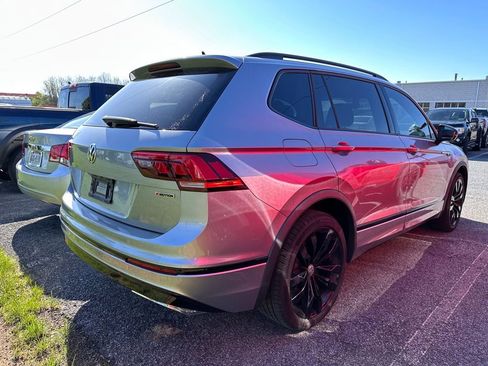 Used 2021 Volkswagen Tiguan SE R-Line AWD/4WD image 4
