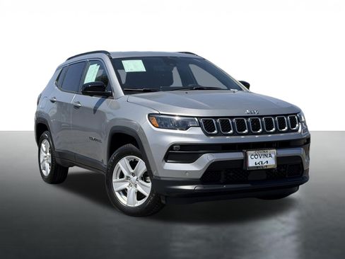 Used 2023 Jeep Compass Latitude w/ Convenience Group AWD/4WD image 2
