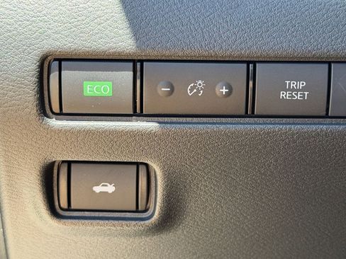 Used 2025 Nissan Sentra SV FWD image 24