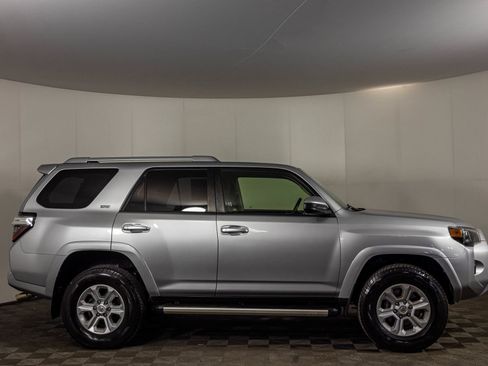 Used 2016 Toyota 4Runner SR5 AWD/4WD image 13
