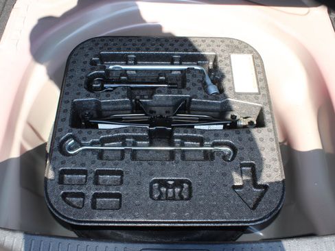 Used 2022 Toyota Corolla LE w/ Carpet Mat Package (TMS) FWD image 9