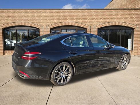 Used 2025 Genesis G70 2.5T image 3