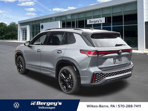 Certified 2026 Volkswagen Tiguan SE R-Line AWD/4WD image 8