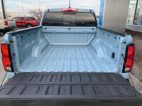 Used 2025 Chevrolet Colorado Z71 w/ Technology Package AWD/4WD image 11