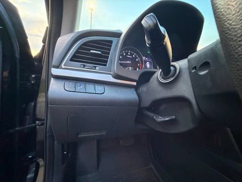 Used 2018 Hyundai Elantra SEL FWD image 11