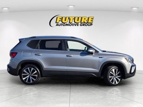 Used 2024 Volkswagen Taos SE FWD image 4