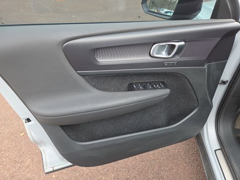 Used 2021 Volvo XC40 T5 R-Design w/ Climate Package image 14