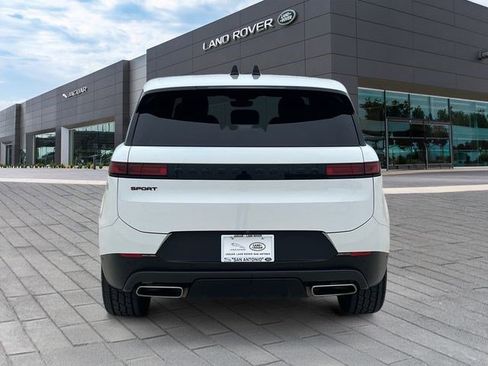 Used 2025 Land Rover Range Rover Sport SE AWD/4WD image 4