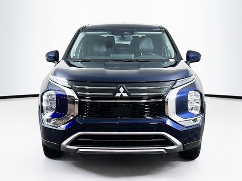 Used 2025 Mitsubishi Outlander SE AWD/4WD image 2