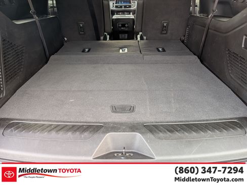 Used 2022 Chevrolet Suburban LT w/ Luxury Package AWD/4WD image 32