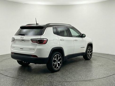 Used 2025 Jeep Compass Limited AWD/4WD image 9