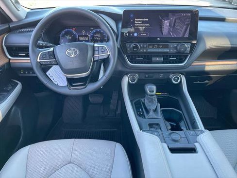 Certified 2024 Toyota Grand Highlander Limited image 10