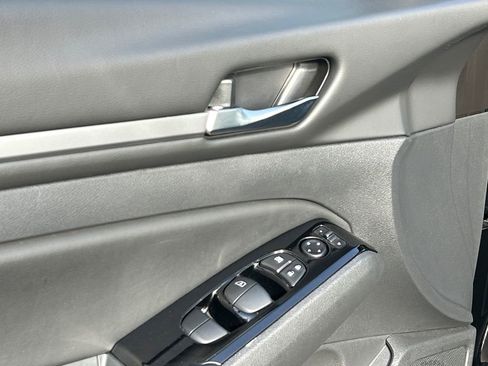 Used 2025 Nissan Altima 2.5 SR FWD image 20