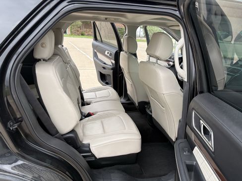 Used 2016 Ford Explorer Platinum image 13