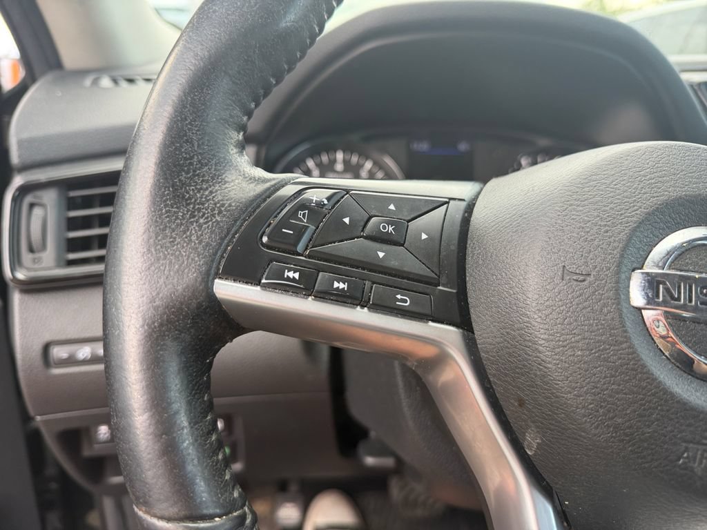 Used 2019 Nissan Rogue SV AWD/4WD image 16
