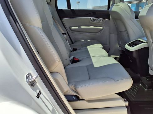 Used 2020 Volvo XC90 T6 Momentum AWD/4WD image 15