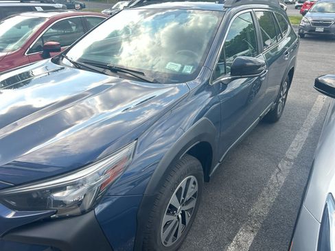 Used 2024 Subaru Outback Premium AWD/4WD image 1