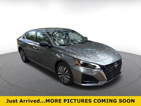 Used 2025 Nissan Altima 2.5 SV FWD image 1