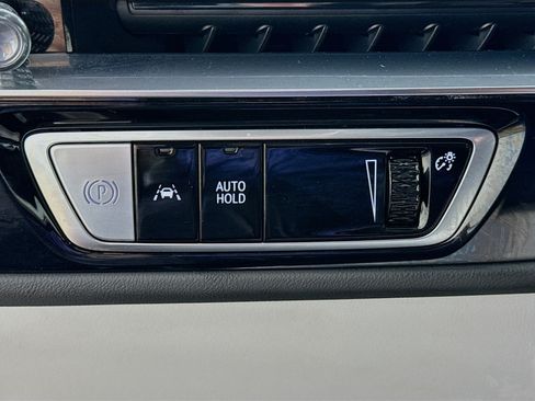 Used 2024 Cadillac Lyriq Luxury AWD/4WD image 13