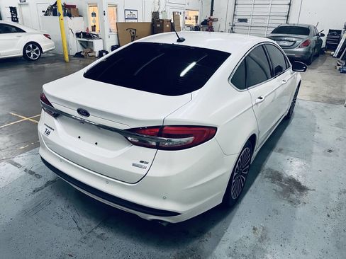Used 2018 Ford Fusion SE w/ Fusion SE Technology Package FWD image 9