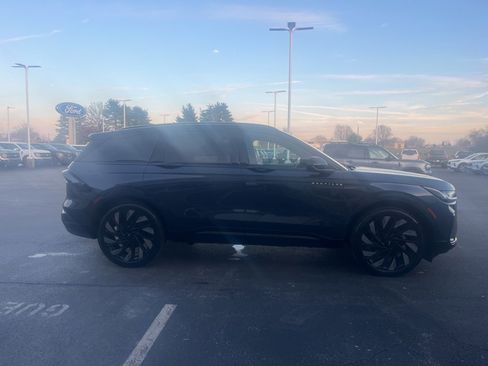 Used 2024 Lincoln Nautilus Reserve w/ Equipment Group 202A image 6