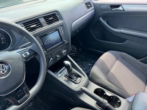 Used 2016 Volkswagen Jetta SE FWD image 12