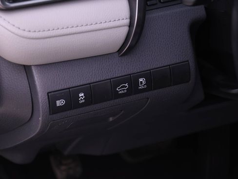Used 2020 Toyota Camry SE FWD image 19