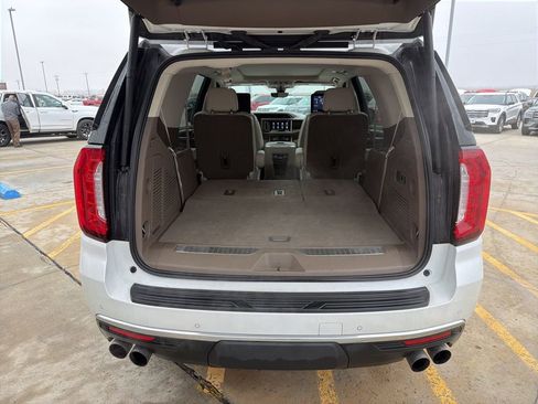 Used 2021 GMC Yukon Denali w/ Denali Premium Package image 28