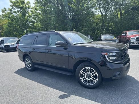Used 2025 Ford Expedition Max Active AWD/4WD image 1
