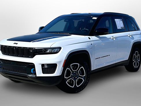 Used 2022 Jeep Grand Cherokee Trailhawk w/ Advanced Protech Group II AWD/4WD image 13