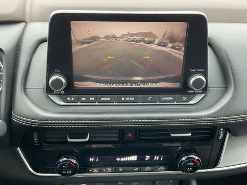 Used 2022 Nissan Rogue SV image 14