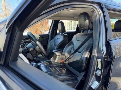 Used 2014 Jeep Cherokee Trailhawk w/ Leather Interior Group AWD/4WD image 28
