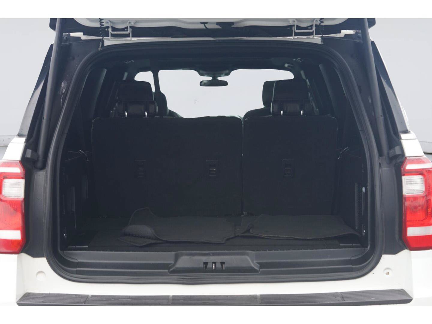 Used 2020 Ford Expedition Max XLT w/ Equipment Group 202A RWD image 34