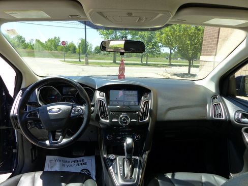 Used 2017 Ford Focus Titanium FWD image 39