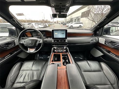 Used 2019 Lincoln Navigator L Reserve image 3