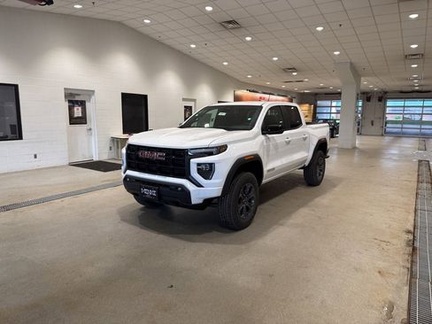 New 2025 GMC Canyon Elevation w/ Convenience Package image 2