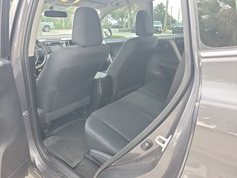 Used 2016 Toyota RAV4 LE FWD image 9
