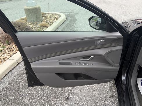 Used 2022 Hyundai Elantra SEL w/ Convenience Package image 14