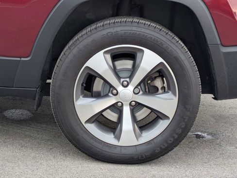 Used 2021 Jeep Cherokee Limited image 12