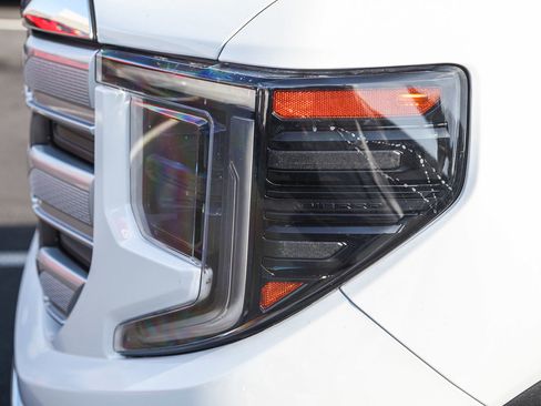 Used 2024 GMC Sierra 1500 SLE image 7