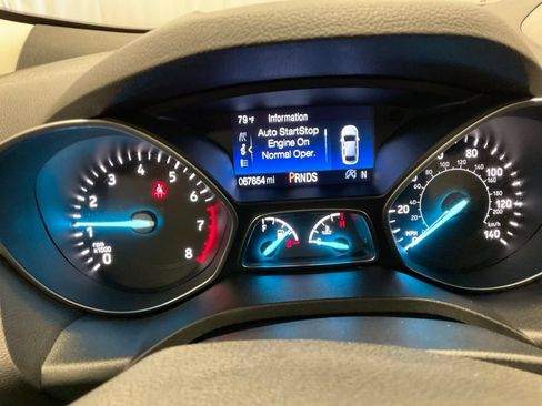 Used 2017 Ford Escape SE w/ SE Cold Weather Package AWD/4WD image 2
