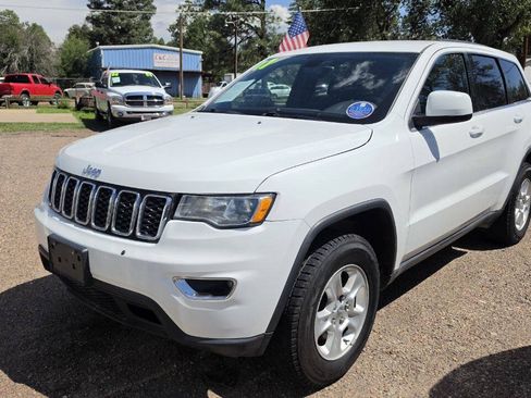 Used 2017 Jeep Grand Cherokee Laredo AWD/4WD image 1