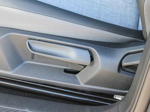New 2025 Volkswagen ID.4 Pro AWD/4WD image 21