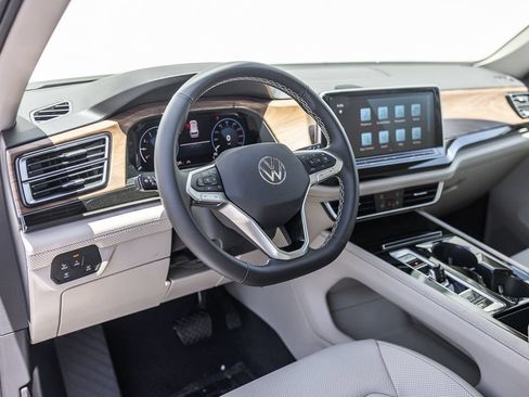 New 2026 Volkswagen Atlas SE FWD image 6